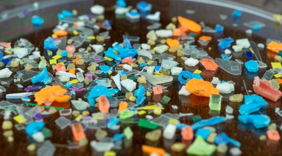 La restrizione sulle microplastiche all’interno del Regolamento REACH