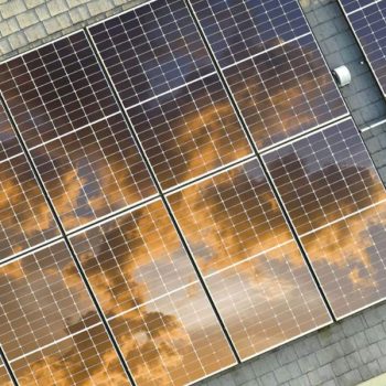 Gli impianti fotovoltaici aziendali. La gestione post-installazione tra fisco, GSE, dogane e fine vita